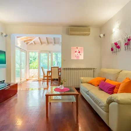 Leona & Borna's Lapad *